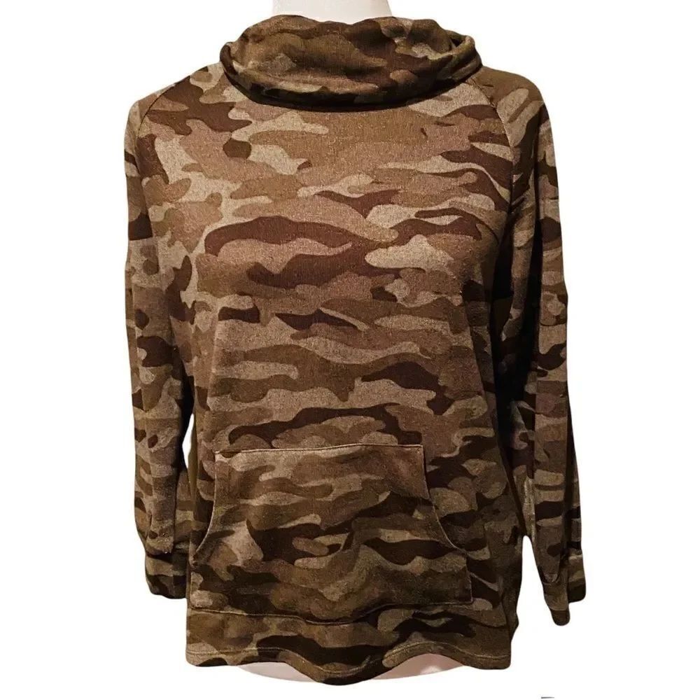 Runway Ready Couture Camo  Shirt Size Large